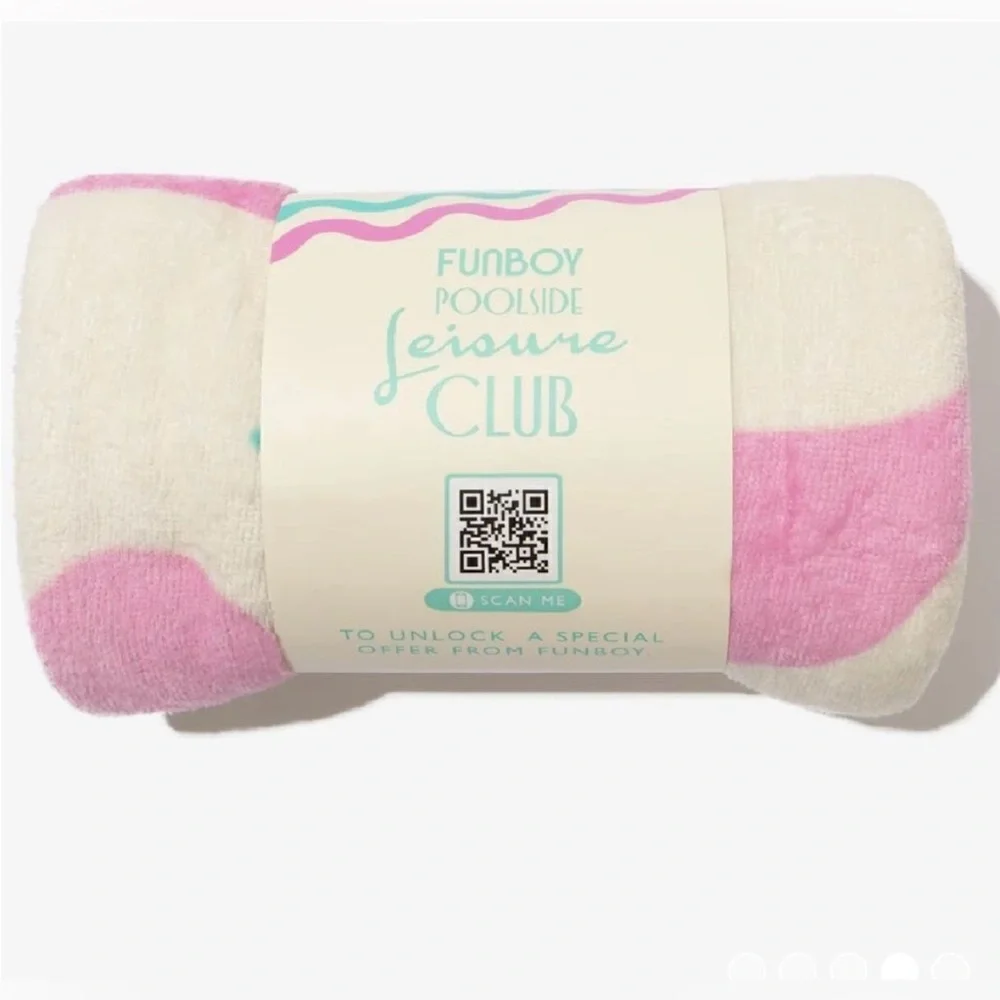 Funboy Poolside Leisure Club Beach Towel. Cream & Pink 100% cotton. L68